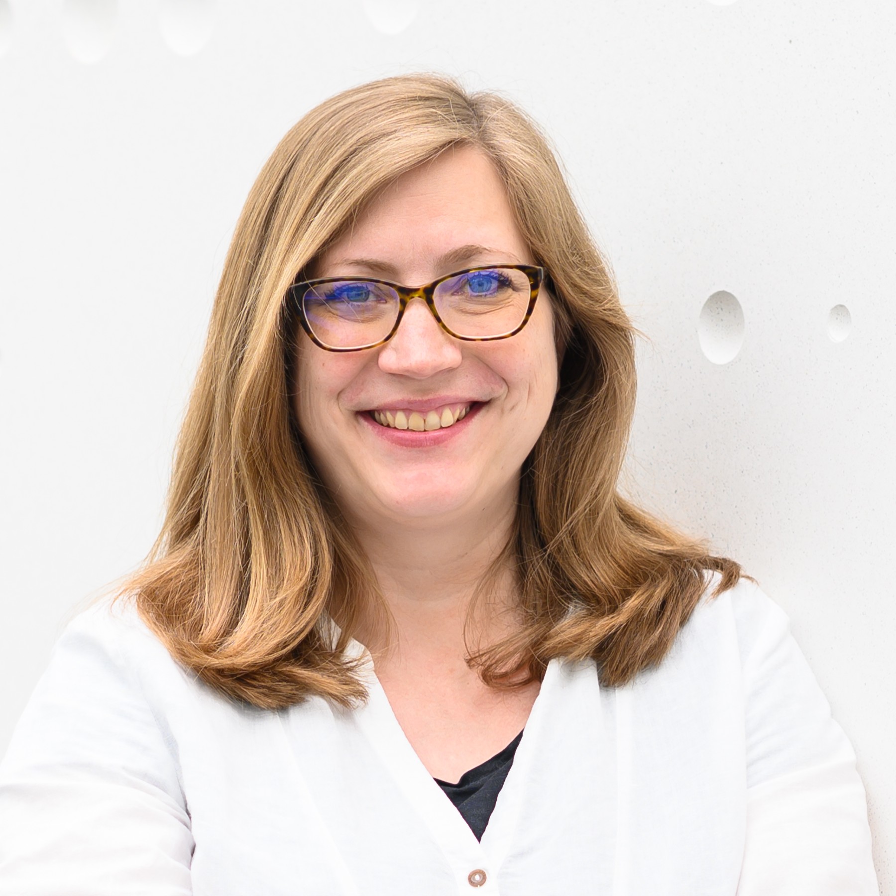 Dr. Silvia von Karstedt
